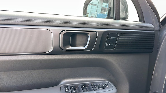 Hyundai Santa Fe 11 of 15