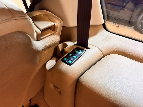 Land Rover Discovery 16 of 21