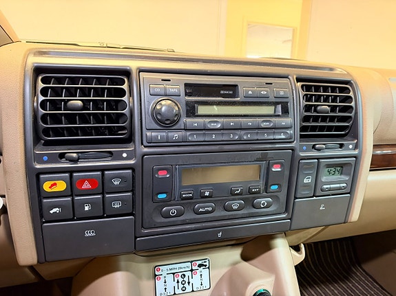 Land Rover Discovery 13 of 21
