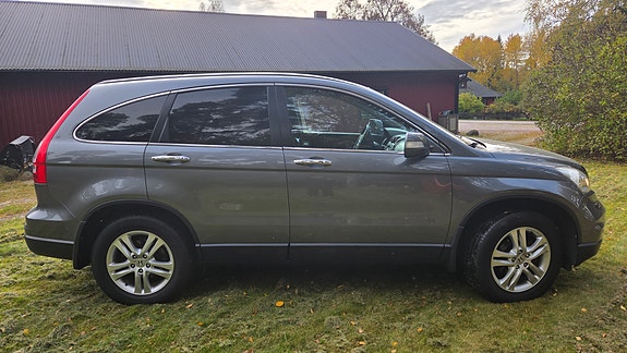 Honda CR-V 2 of 9