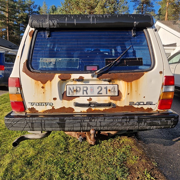Volvo 240 4 of 6