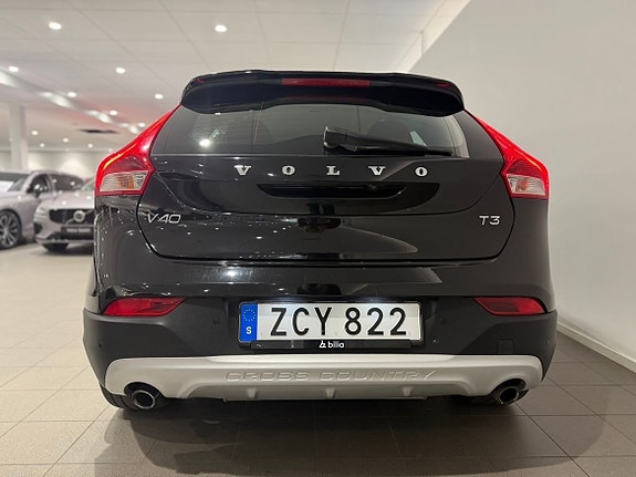 Volvo V40 Cross Country 7 of 13