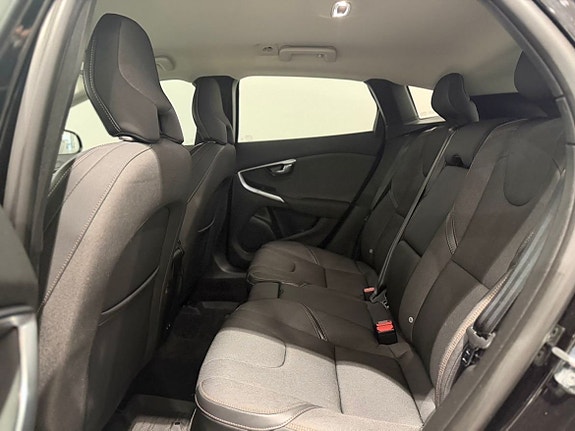 Volvo V40 Cross Country 9 of 13