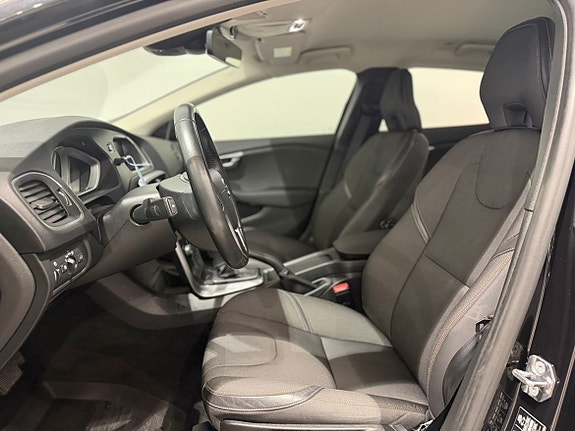 Volvo V40 Cross Country 8 of 13