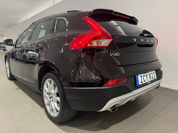 Volvo V40 Cross Country 5 of 13