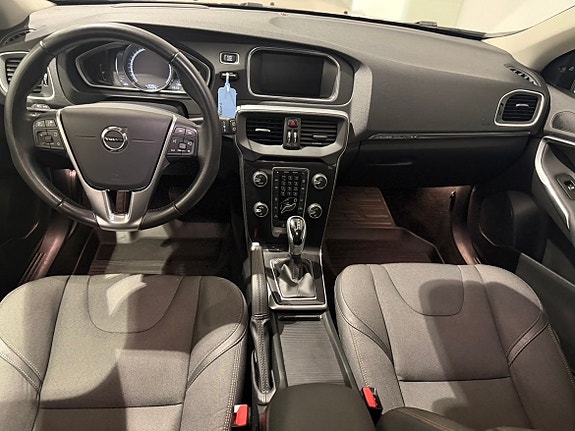 Volvo V40 Cross Country 11 of 13