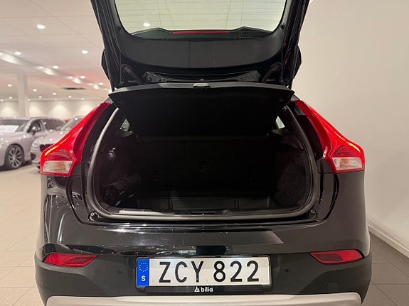 Volvo V40 Cross Country 6 of 13