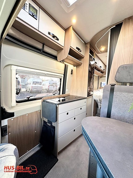 Pøssl Roadcruiser XL / 180hk / Solpanel / Dieselvärme 4 of 23