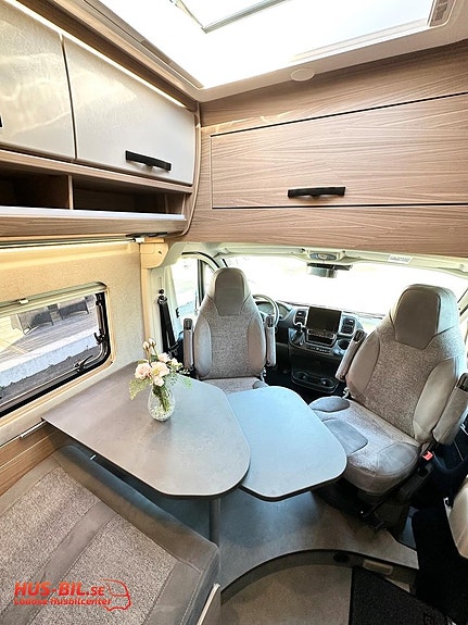 Pøssl Roadcruiser XL / 180hk / Solpanel / Dieselvärme 2 of 23