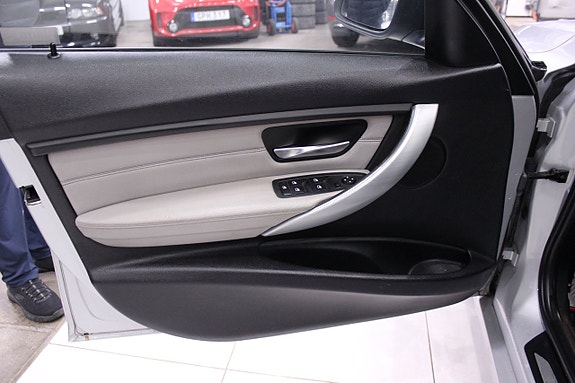 BMW 320d 28 of 30