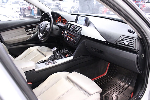 BMW 320d 16 of 30