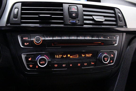BMW 320d 25 of 30