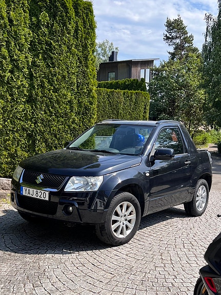 Suzuki Grand Vitara 2 of 6