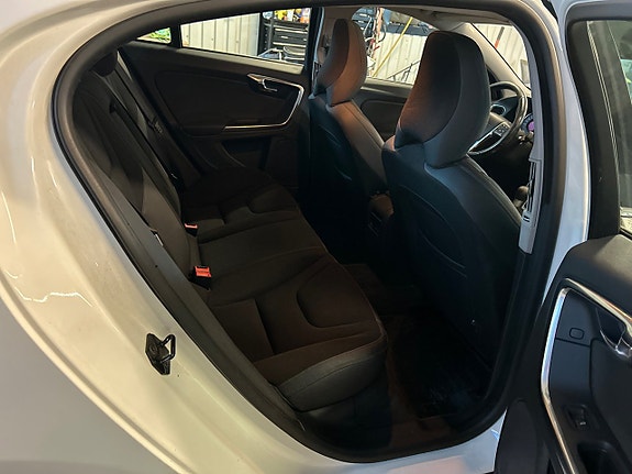 Volvo S60 7 of 8