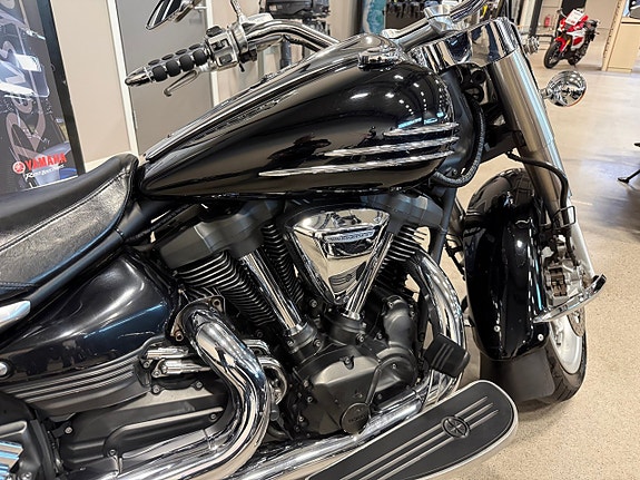 Yamaha XV1900A Midnight Star 4 of 9