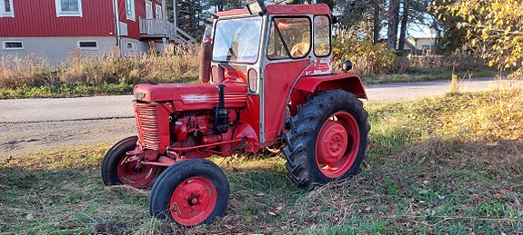 International Traktor 2 of 3