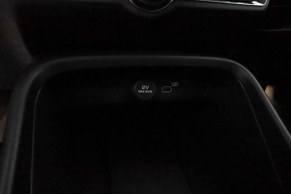 Volvo EX40 13 of 27