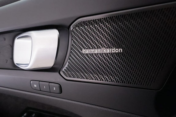 Volvo EX40 14 of 27