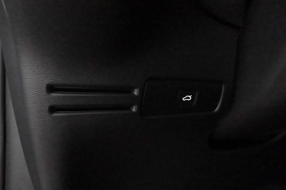 Volvo EX40 12 of 27