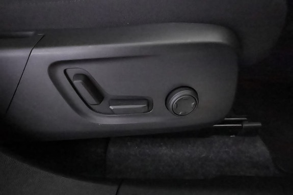 Volvo EX40 18 of 27