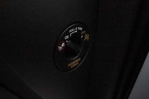 Volvo EX40 17 of 27