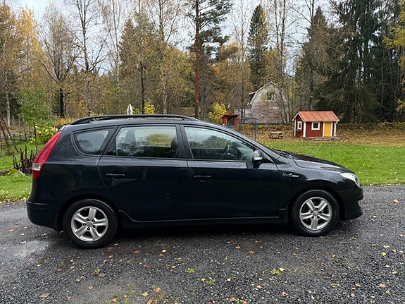 Hyundai i30 2 of 3