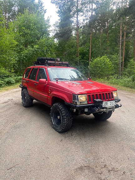 Jeep Grand Cherokee 2 of 7