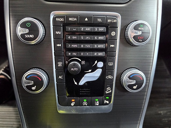 Volvo XC70 12 of 21