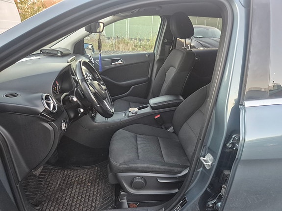 Mercedes-Benz B 180 5 of 8