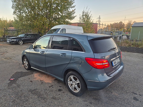 Mercedes-Benz B 180 4 of 8