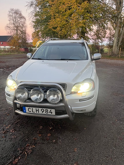 Volvo XC90 2 of 4