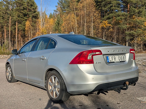 Volvo S60 2 of 5