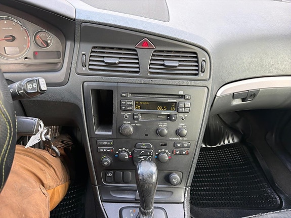 Volvo XC70 11 of 22