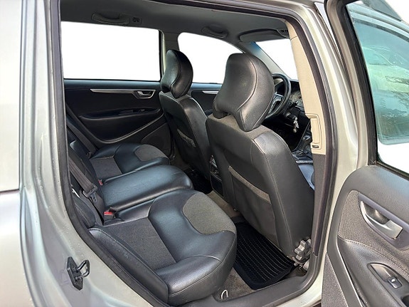 Volvo XC70 13 of 22