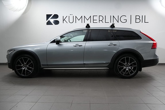 Volvo V90 Cross Country 2 of 19