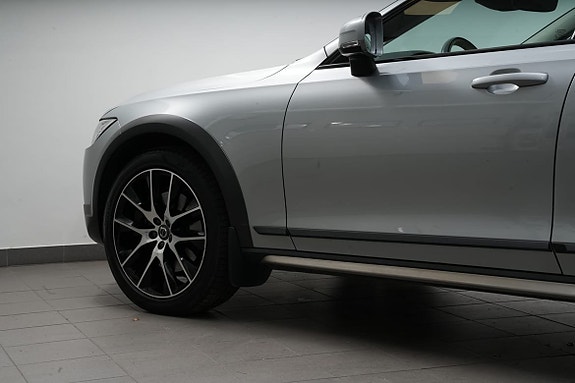 Volvo V90 Cross Country 9 of 19