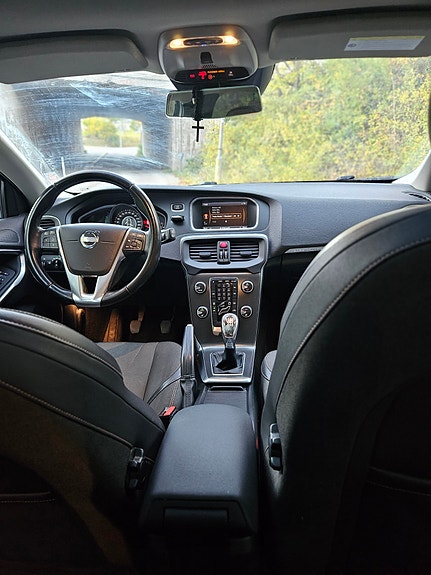Volvo V40 Cross Country 3 of 5