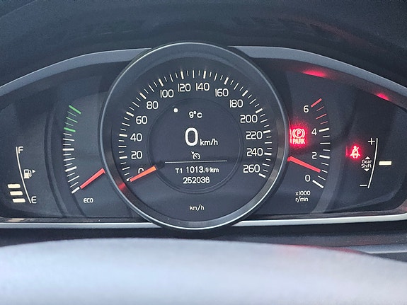 Volvo V40 Cross Country 4 of 5