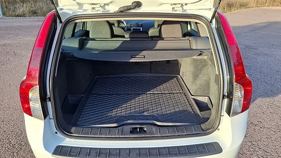 Volvo V50 9 of 17