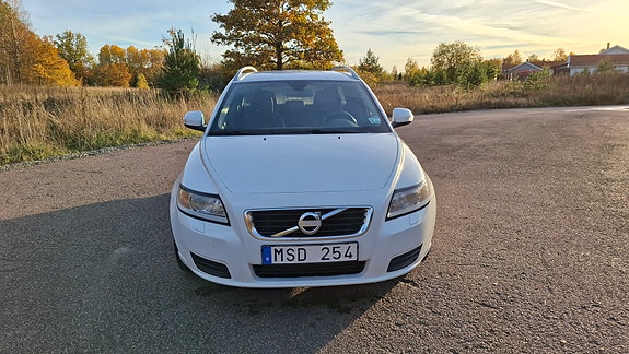 Volvo V50 4 of 17
