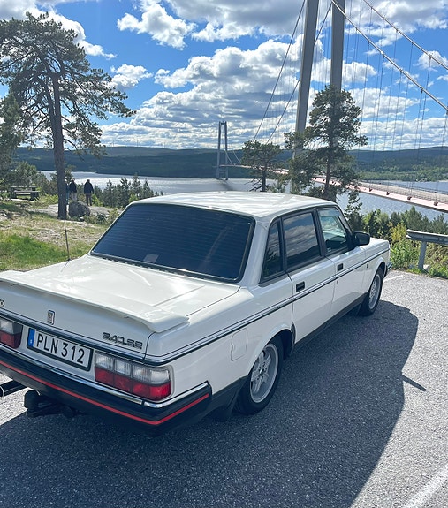 Volvo 240 2 of 6