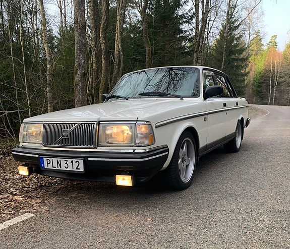Volvo 240 6 of 6