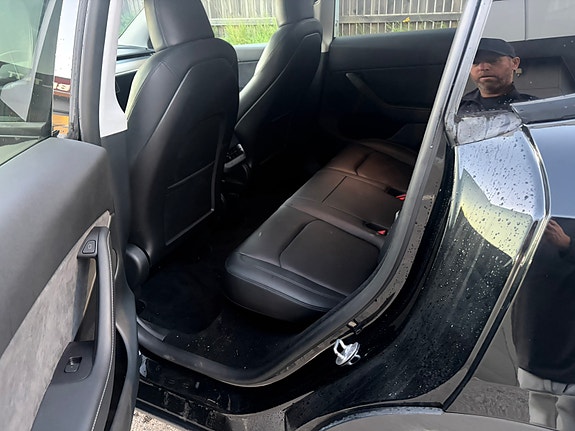 Tesla Model Y 5 of 6
