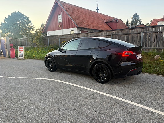 Tesla Model Y 6 of 6