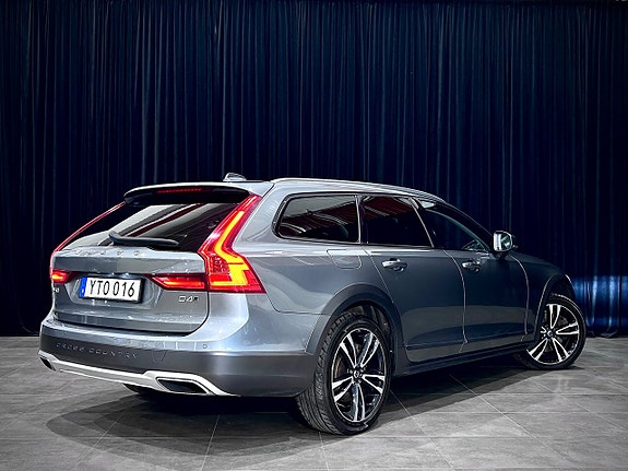 Volvo V90 Cross Country 6 of 27