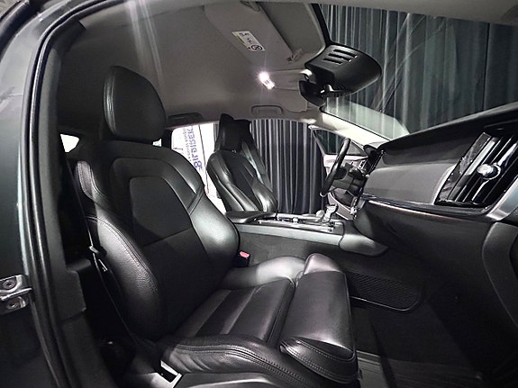 Volvo V90 Cross Country 12 of 27