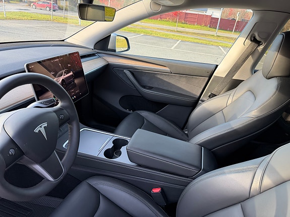 Tesla Model Y 19 of 22