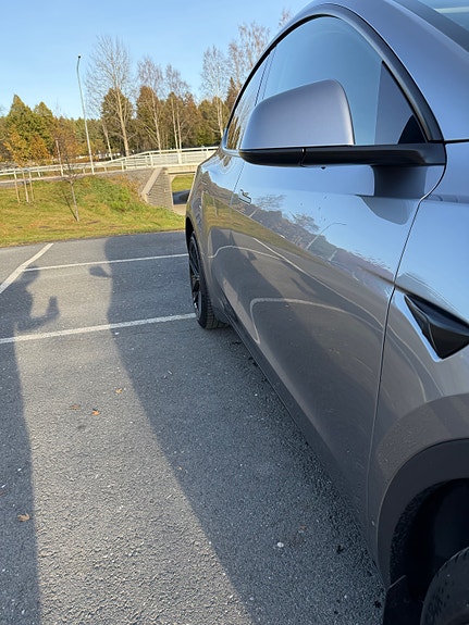 Tesla Model Y 14 of 22
