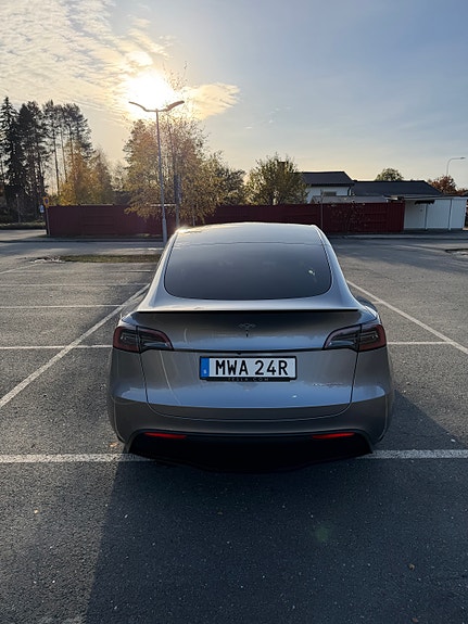 Tesla Model Y 10 of 22