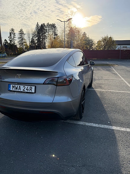 Tesla Model Y 11 of 22
